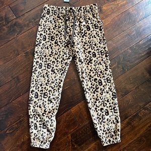 NWT UGG FLEECE SWEAT PANT SIZE MEDIUM